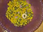 Making the Silleta - Flowers to build Silleta- Flower Festival 2006 (168kb)